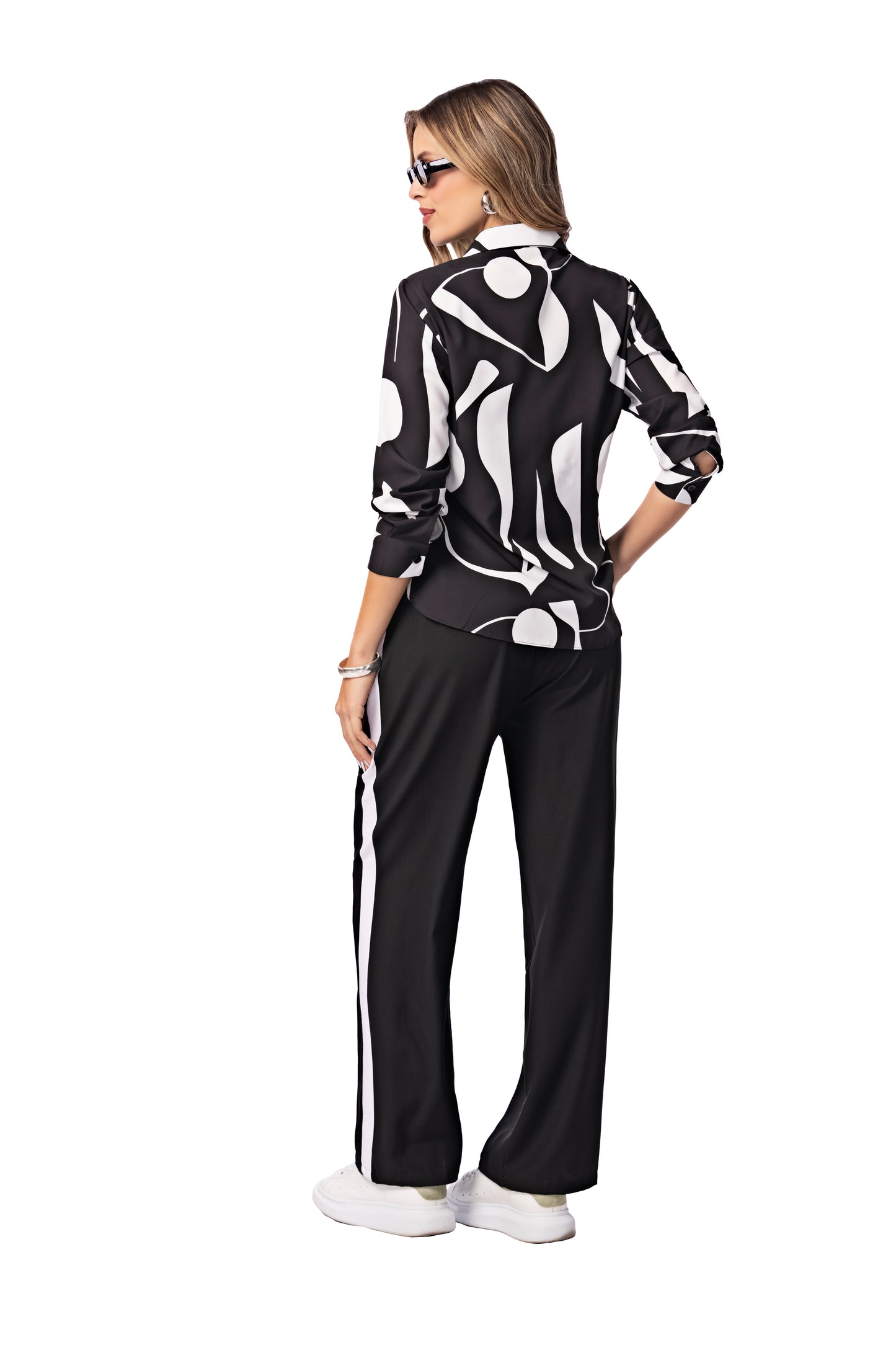 BLUSA EN POLIESTER STRECH BLANCO Y NEGRO 2
